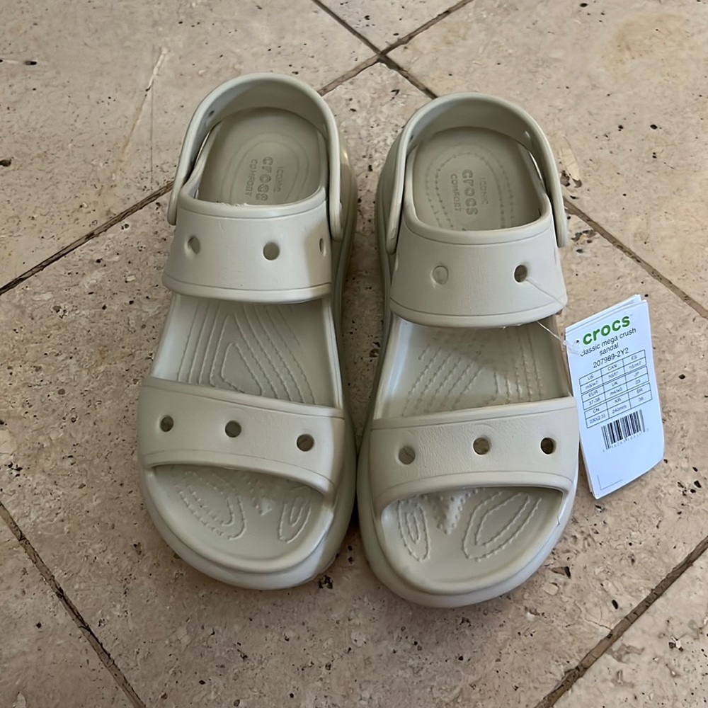 Crocs Mega Crush NWT!
